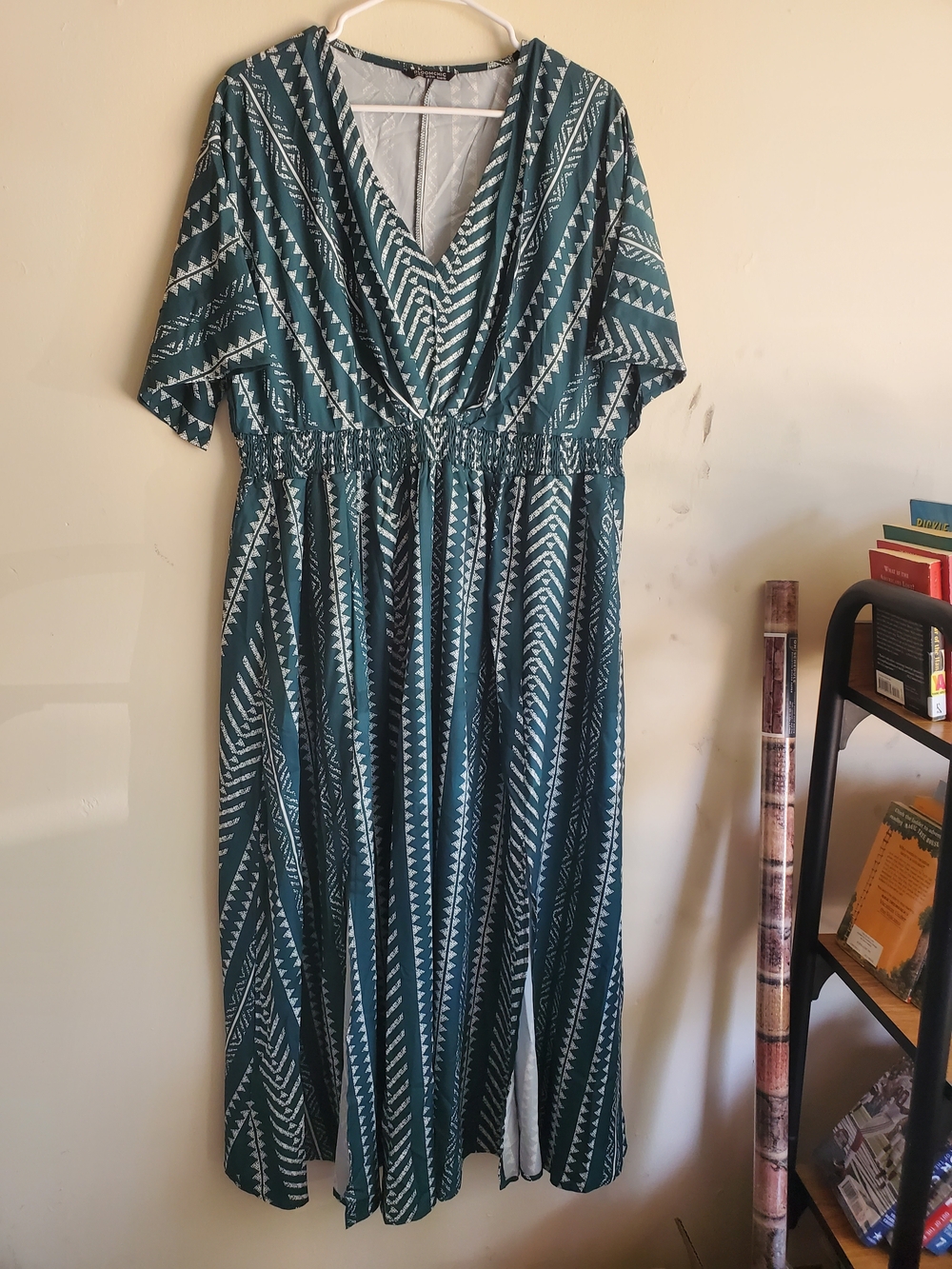 BloomChic Green Patterned V-Neck Maxi Dress